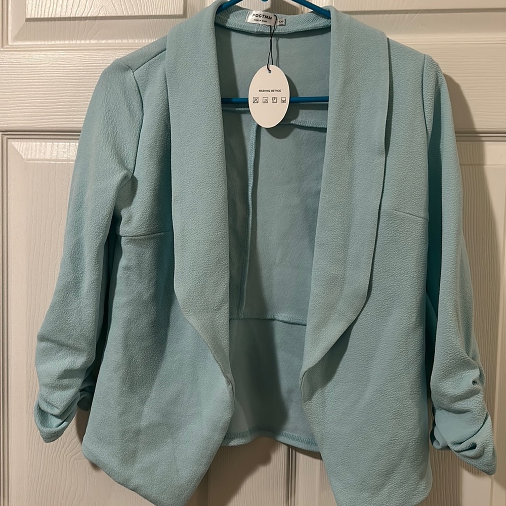 Light blue cropped 3/4 sleeve blazer